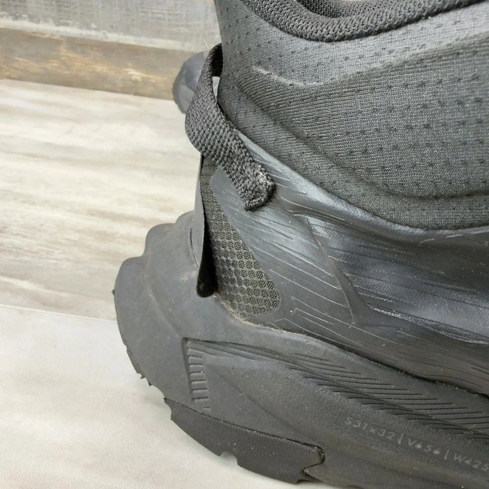 Hoka One One conquer elements